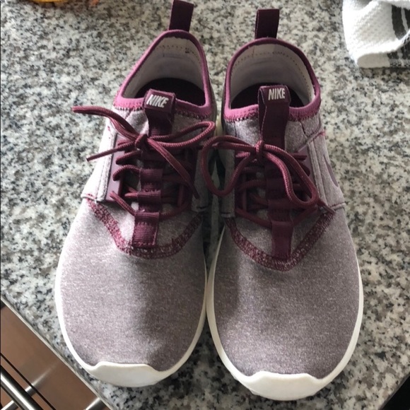 EUC Nike Maroon - Picture 3 of 3